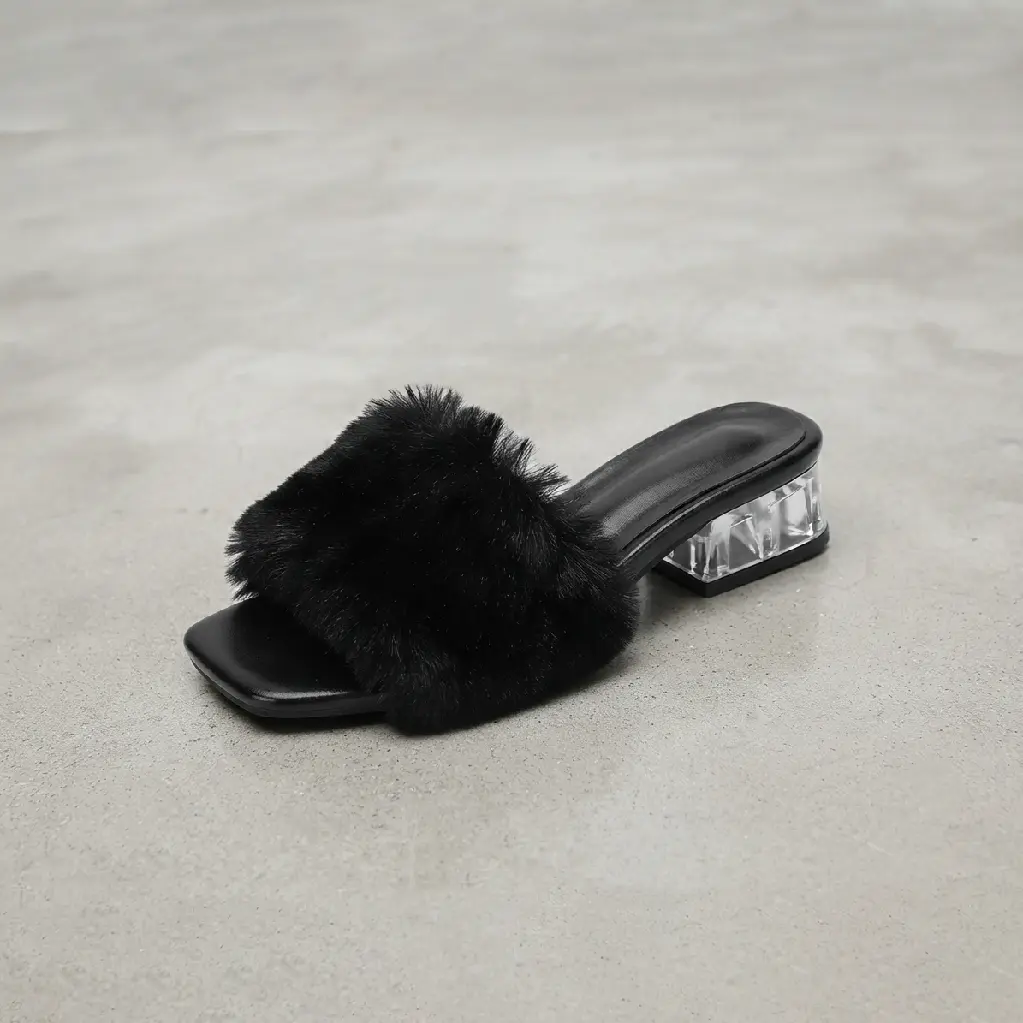 سليبر فرو كعب 2 سم شفاف لون اسود Black 2 cm transparent heel fur slipper.webp